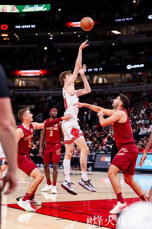 骑士狂胜公牛豪取开季14连胜 鹈鹕击败掘金终结5连败